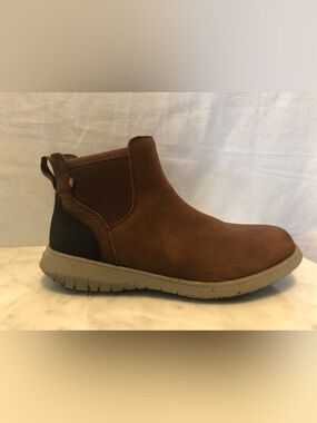 Bogs Men's 9.5M Brown Leather Chukka Boots with Tan Sole